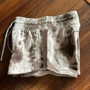 Lululemon NWT Inner Glow shorts. Marble dye size 2